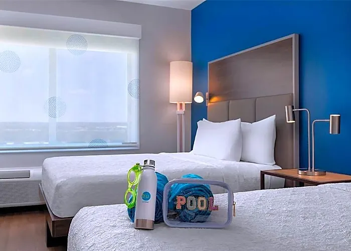 Tru By Hilton Worth Worth Hotel